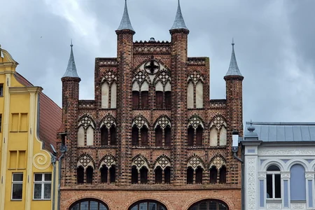 Das Wulflamhaus in der Hansestadt Stralsund ist ein prächtiges Beispiel für die norddeutsche Backsteingotik.