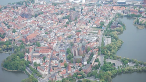 Ein Blick auf die Altstadt von Stralsund aus der Luft